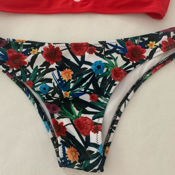 Red bikini sexy gorgeous - Picture 3 of 5